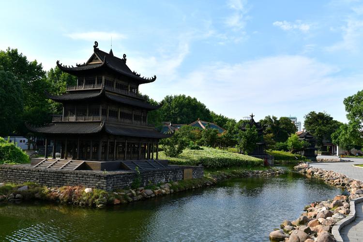 株洲拥有丰富的自然风光和历史文化,适合年假旅游
